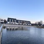 App 2 Stylische Surfoase Am Wasser